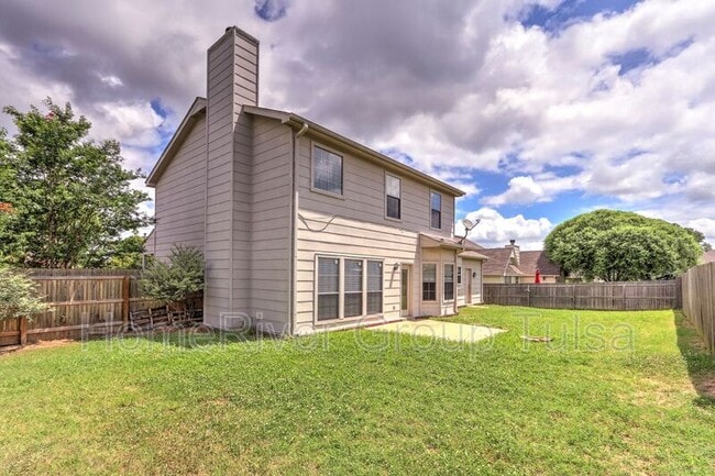 Building Photo - 111 E Helena Pl