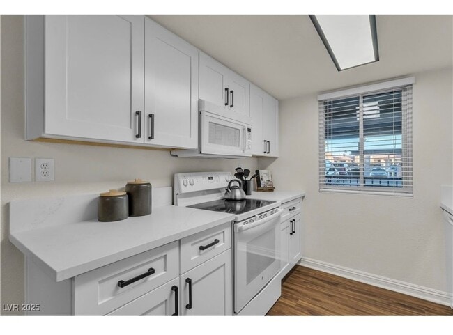 Building Photo - 5160 Indian River Dr