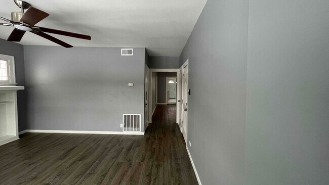 Building Photo - 1425 N Massasoit Ave
