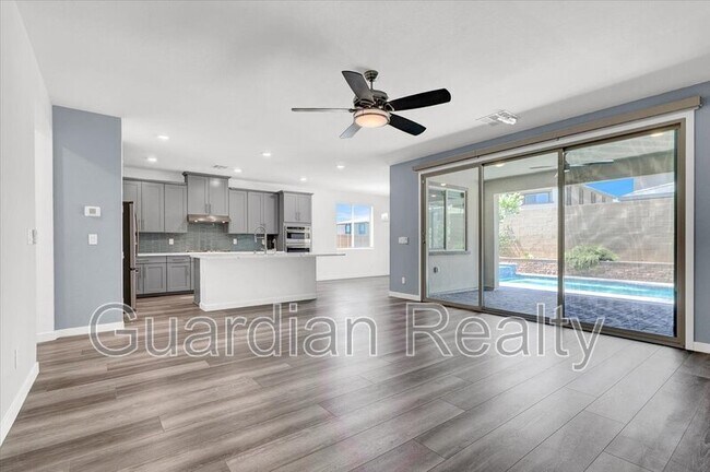 Foto del edificio - 755 Tallgrass St