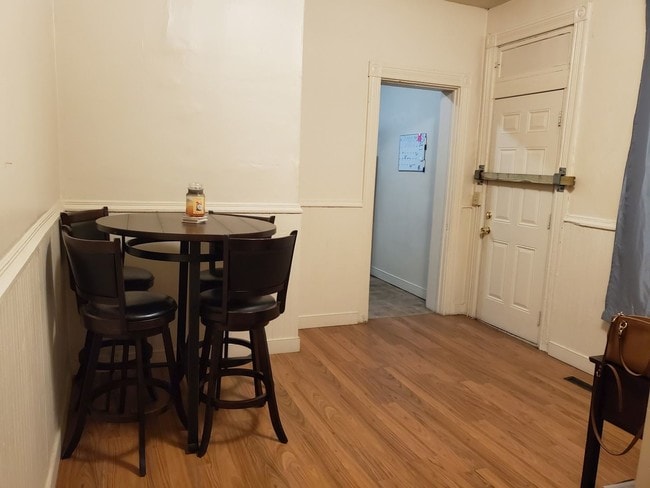 Building Photo - 1 br, 1 bath House - 454 W. King St. Apt. 1