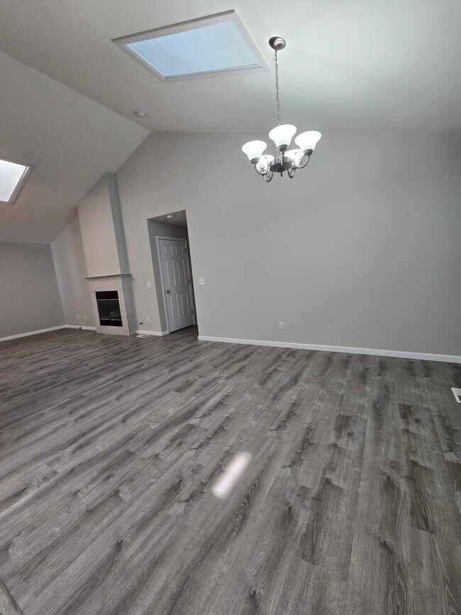 Foto del edificio - 1028 Aspen Grove Cir
