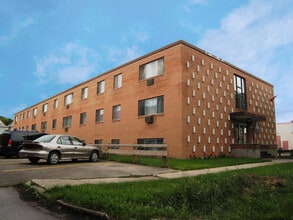Building Photo - 520 Burnell St