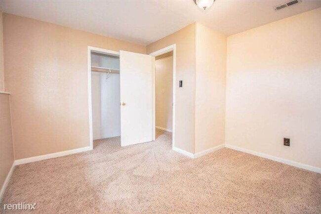 Building Photo - 4 br, 3 bath House - 3108 N Bayberry St