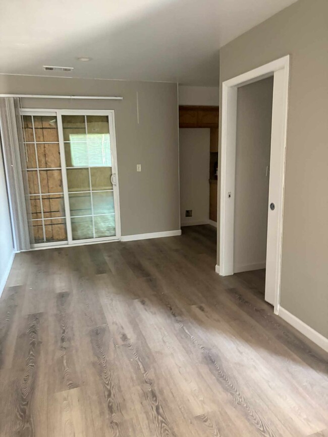 Building Photo - 730 S Haley St