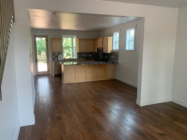Foto del edificio - 3 Bed/2.5 Bath Single Family Home in NE Bend