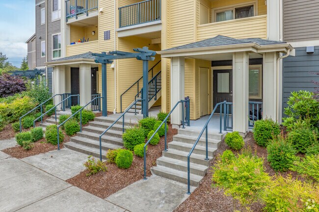 Entrada - Uptown Square