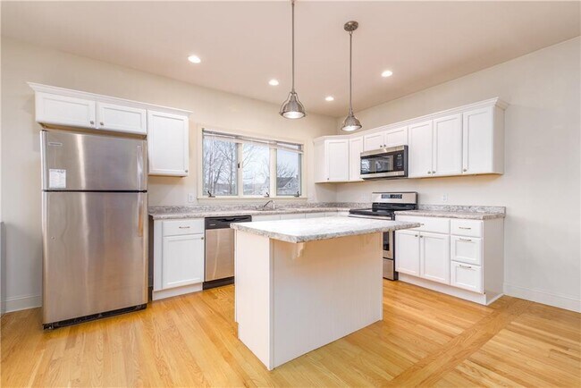 Building Photo - 16 Dixon St