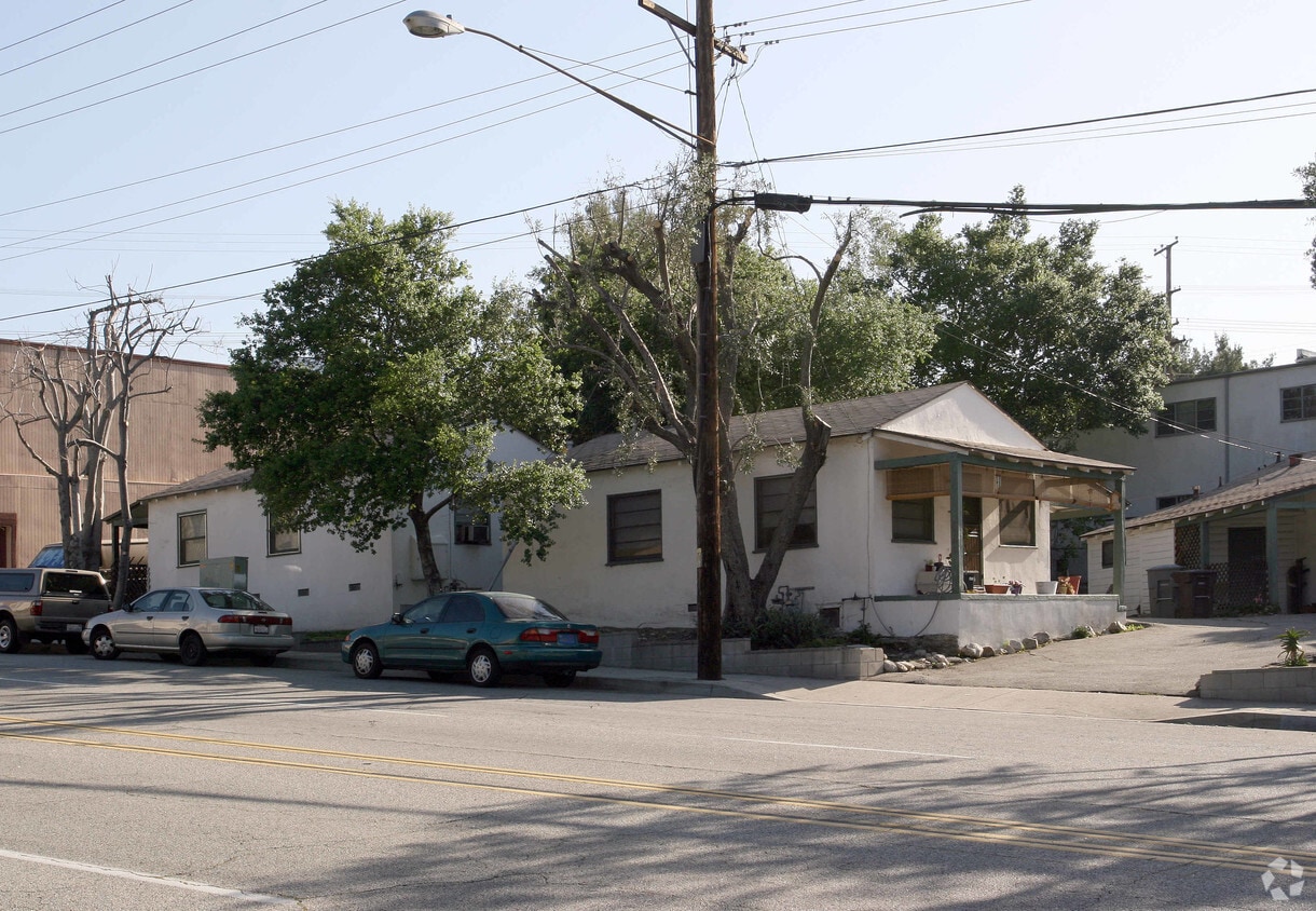 Primary Photo - 4034-4042 1/2 La Crescenta Ave