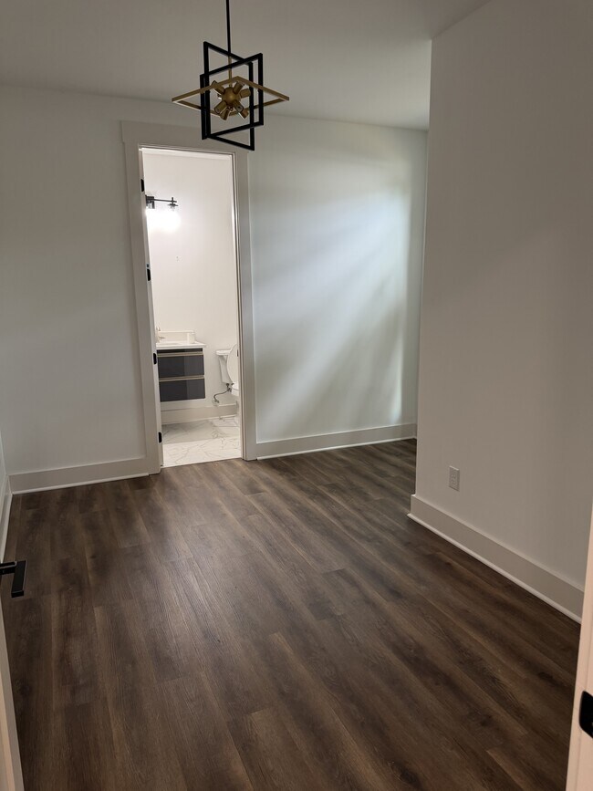 Foto del edificio - 105 Hart Ln