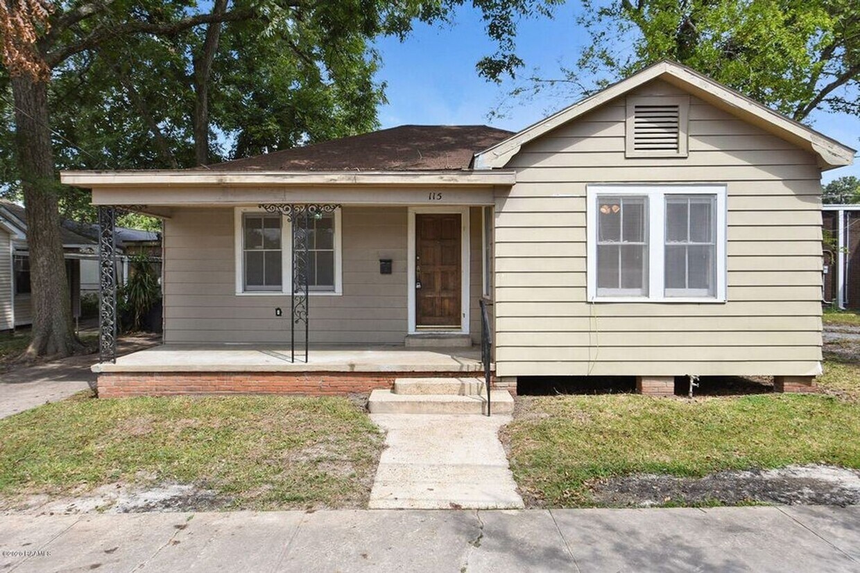 Primary Photo - 3 bedroom home in the Saint Streets!