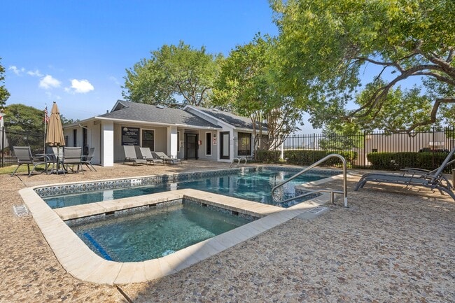 Building Photo - Tradewinds