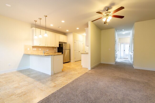 Foto del edificio - Spacious 3BR/2.5BA Townhouse Near Atlanta
