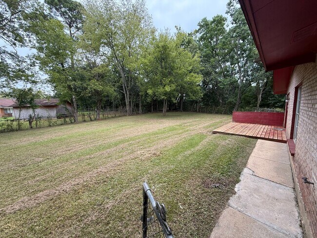 Foto del edificio - ** 3 Bed 1.5 Bath Located in South Lawn** ...