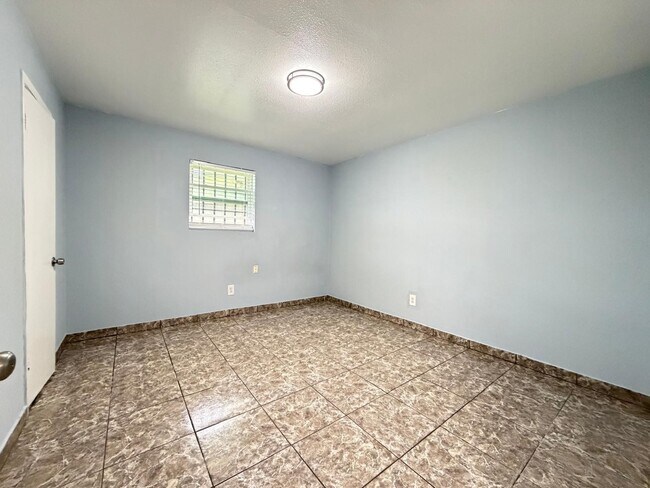 Foto del edificio - 5503 Bertellis Ln
