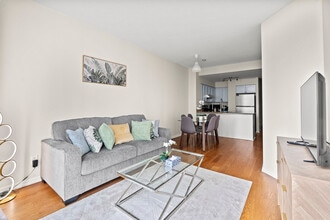 Building Photo - 7524 Lake Shore Blvd W