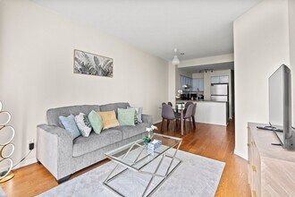 Building Photo - 7524 Lake Shore Blvd W