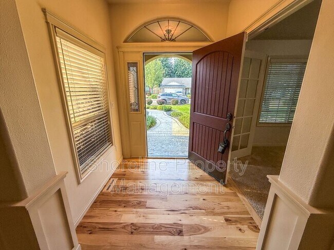 Foto del edificio - 2328 E Satterfield St