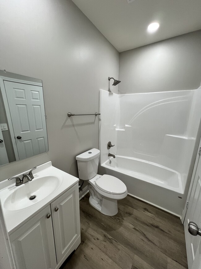 Foto del edificio - 2370 Fernwood Rd
