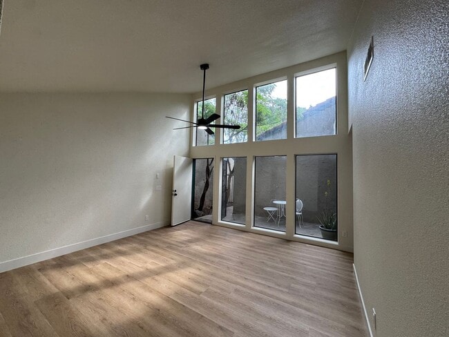 Foto del edificio - 5965 E Shields Ave