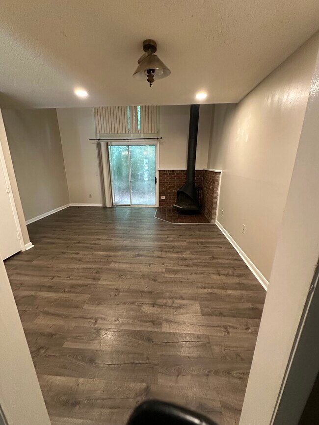 Foto del edificio - 3350 Heathstead Pl