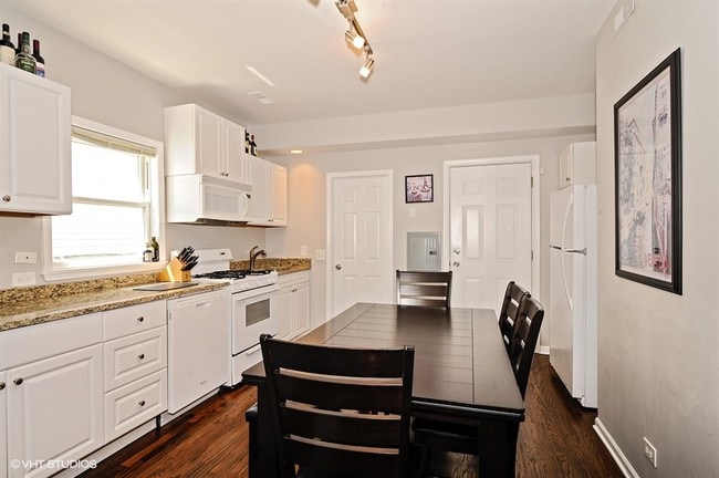 Kitchen - 1742 W Julian St