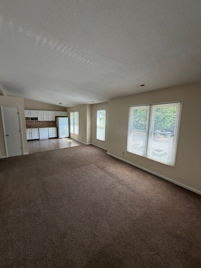 Foto del edificio - Carrboro / Brighton Sq. Apt. AVAILABLE