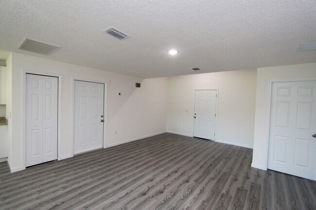 Foto del edificio - AWESOME 4 BD/2BA Home in Palm Bay!!