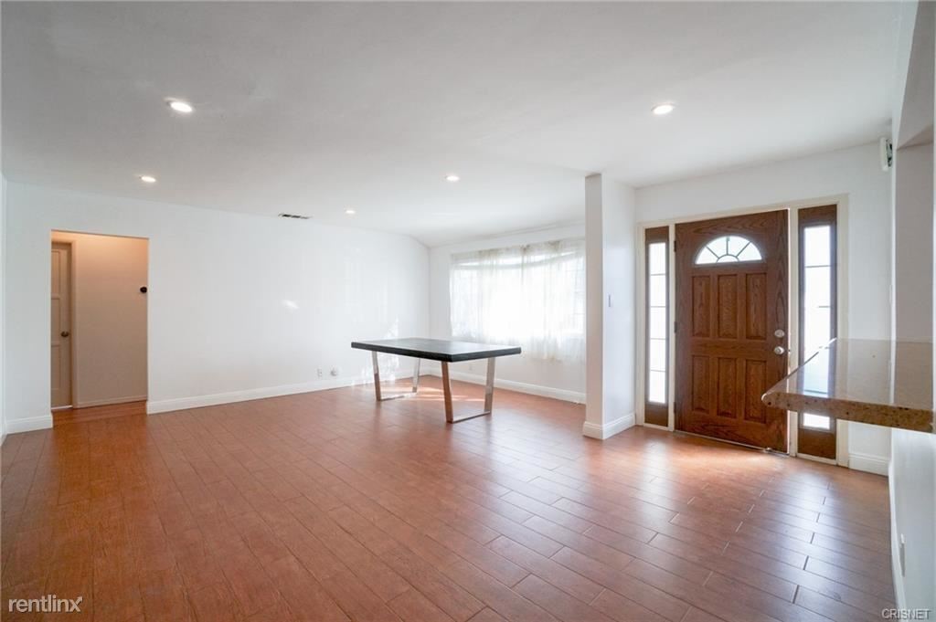 Foto principal - 3 br, 2 bath House - 6839 Balcom Ave