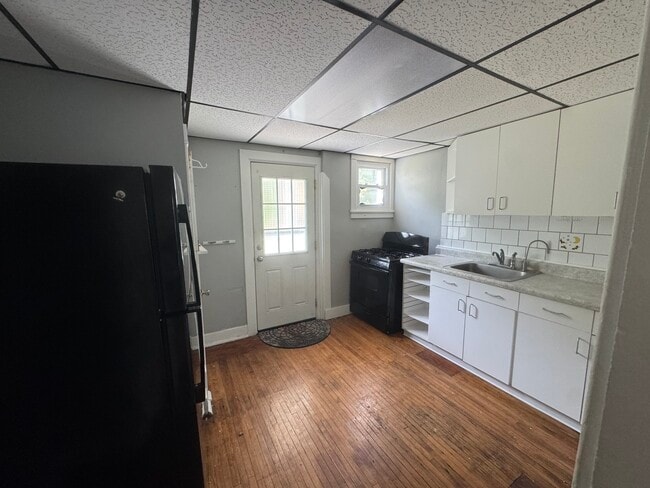Building Photo - 647 Hardin Ave