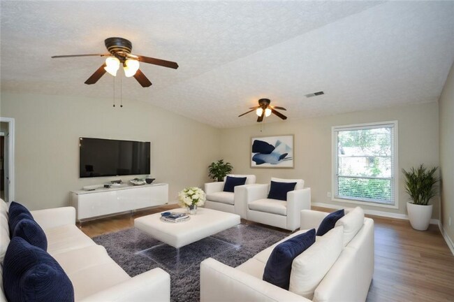 Foto del edificio - 3237 Creek Hollow Dr