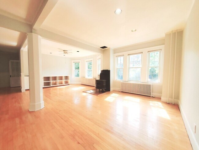 Building Photo - 340 Huron Ave