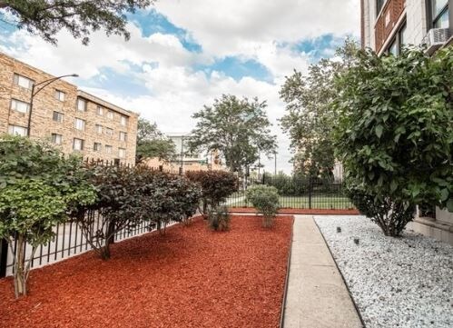 Entrance Walk Way - 7456 S South Shore Dr