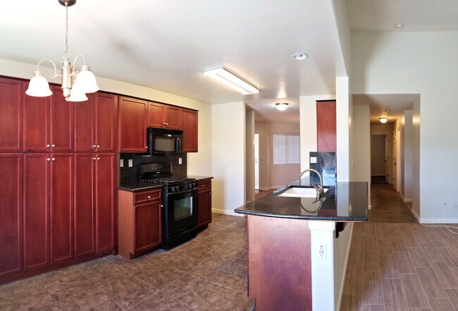 Building Photo - Beautiful Southwest Home!