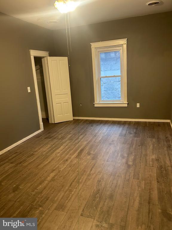 Foto del edificio - 17 N Main St