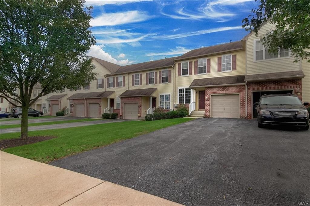 Primary Photo - 7677 Cross Creek Cir W