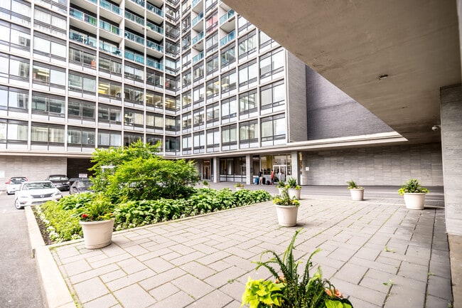 Entrée principale extérieure - Château Maisonneuve