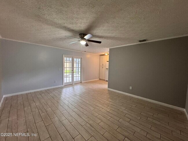 Building Photo - 3855 Mandarin Woods Dr S
