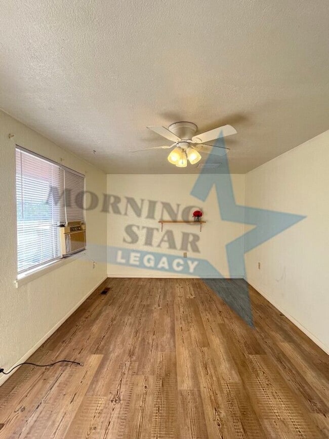 Foto del edificio - 2 bedroom home in a country type setting