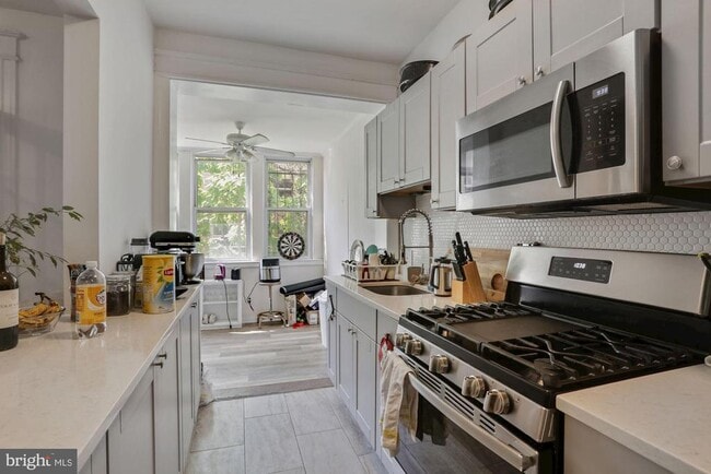 Building Photo - 1006 Quebec Pl NW