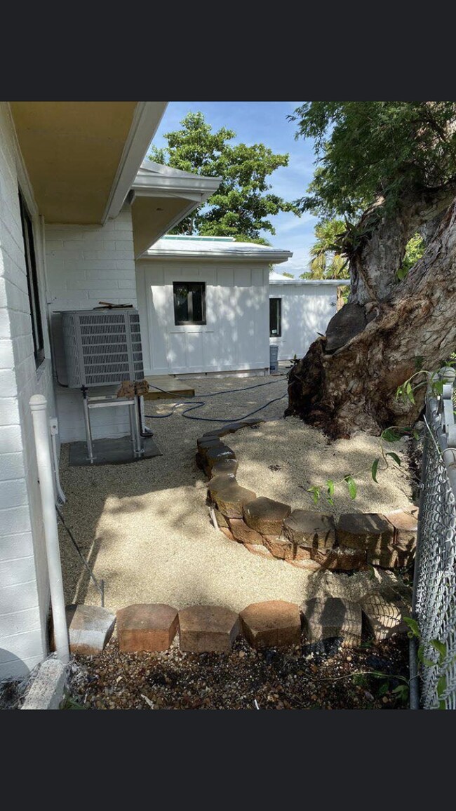 Building Photo - 446 Largo Ave