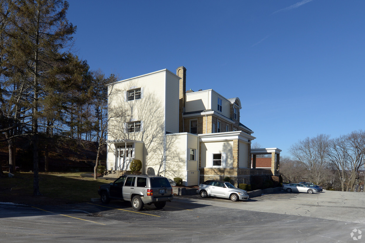 Building Photo - Oak Hill Apartments