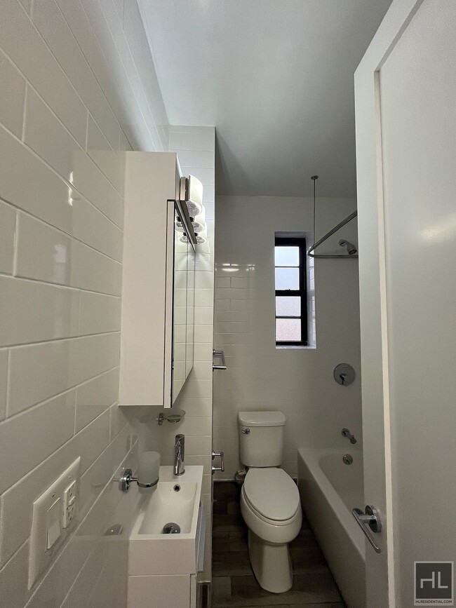 Building Photo - STEINWAY STREET