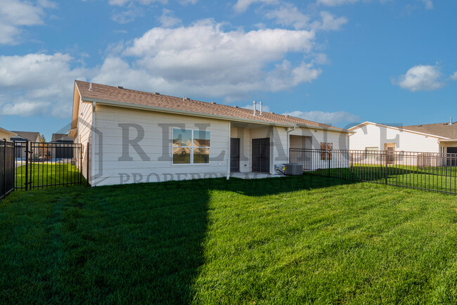 Building Photo - 6820 White Pine