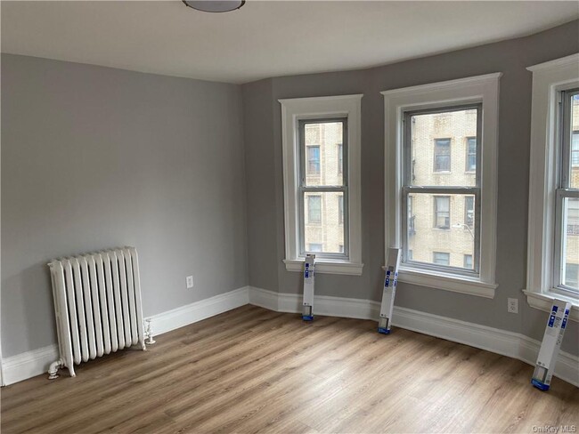 Building Photo - 125 Landscape Ave