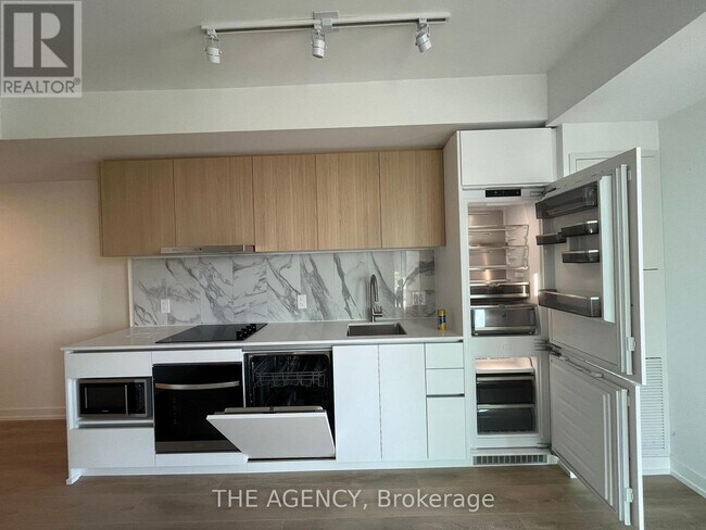 Photo du bâtiment - 1100 Sheppard Ave W