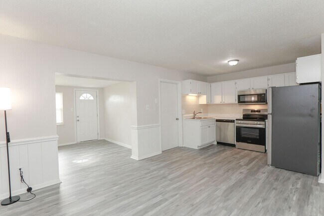 Foto del edificio - Bright, Updated & Prime Location!