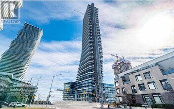 Building Photo - 448 Burnhamthorpe Rd W