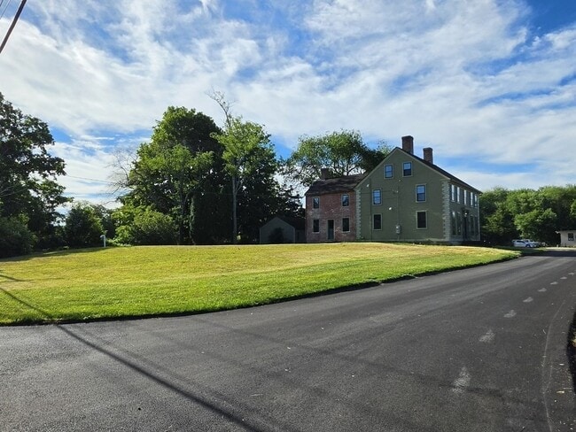 Building Photo - 166 Old Providence Rd