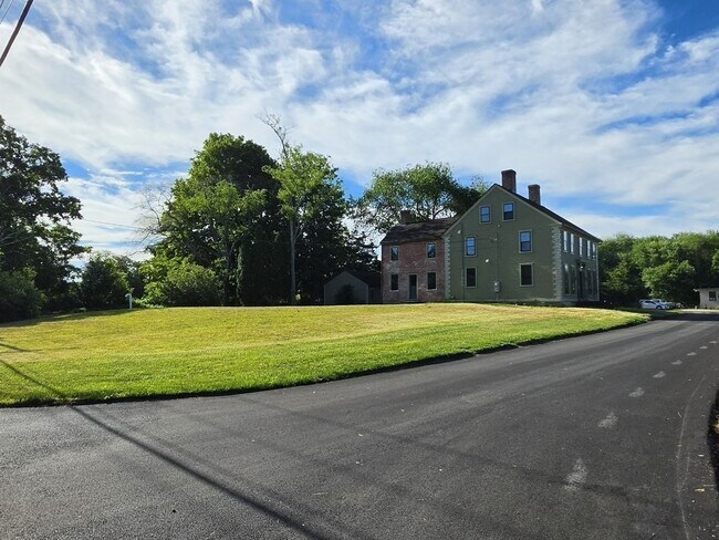 Foto del edificio - 166 Old Providence Rd